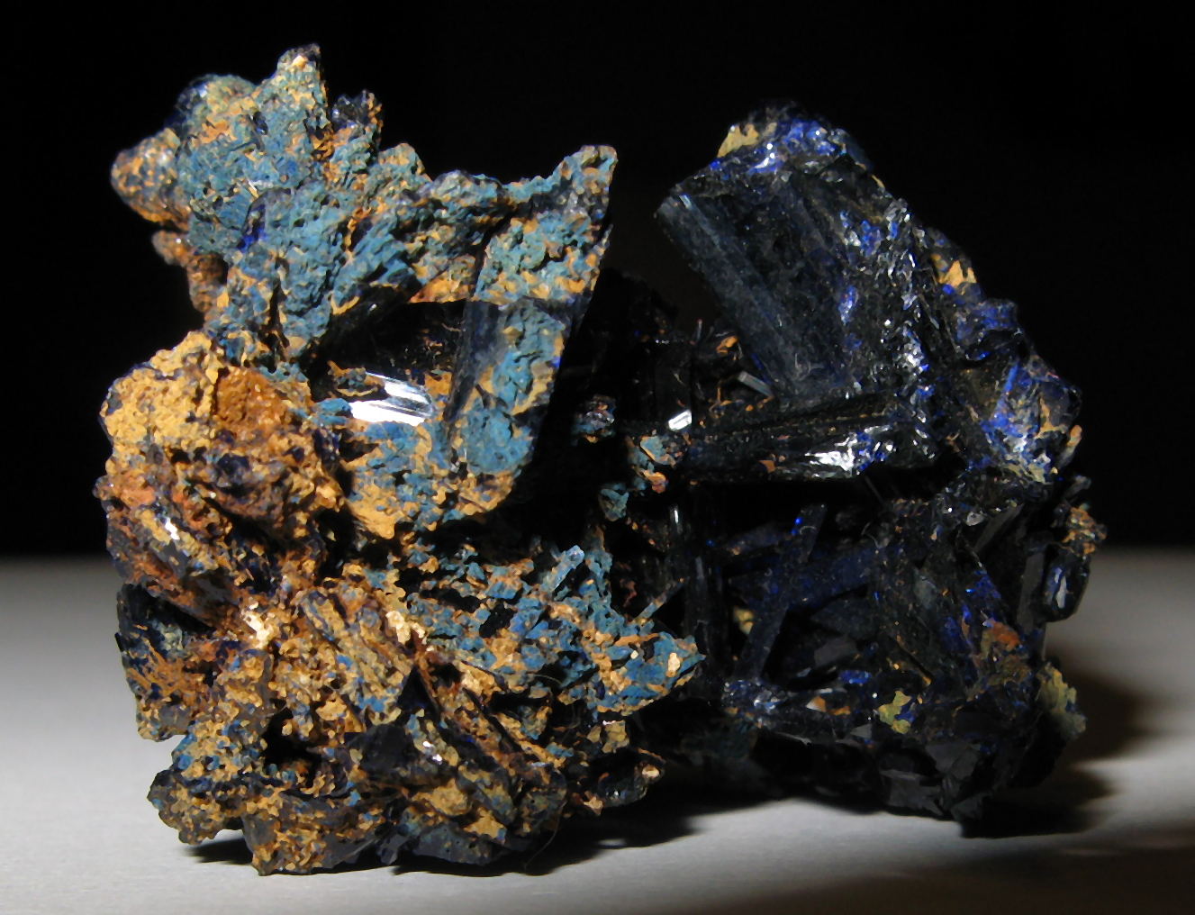 蓝铜矿（Azurite）