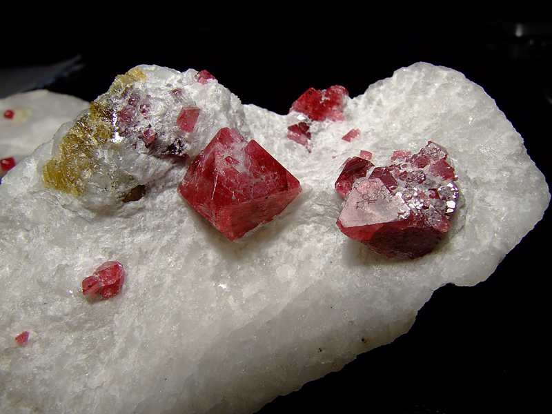 尖晶石（Spinel）